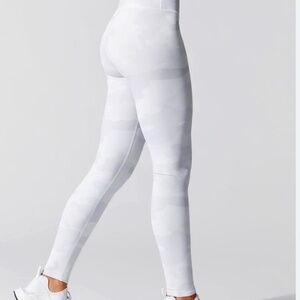 ALO YOGA Vapor Camo-Print High-Waist Performance Leggings White Size XS